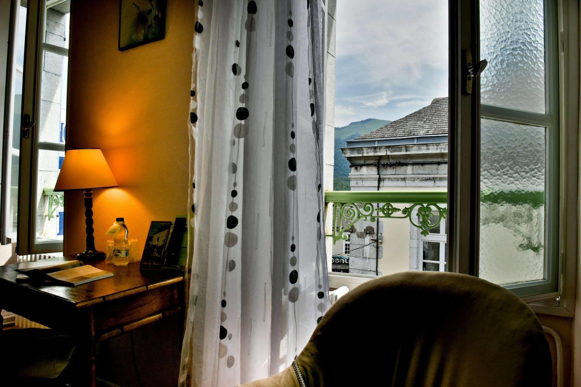 Logis Hotel De France Arudy Exteriör bild