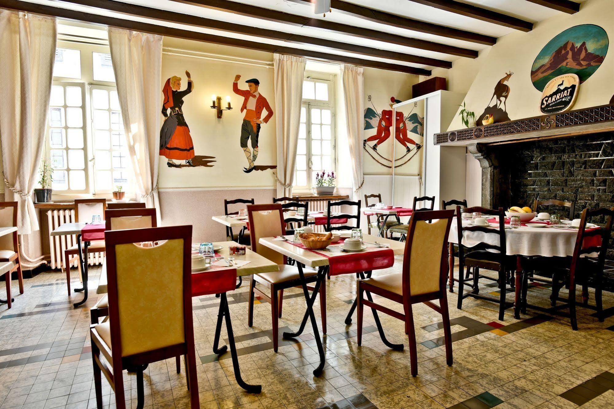 Logis Hotel De France Arudy Exteriör bild